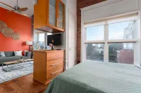 Cozy Condo Front Street Wilmington Private Balcony Walking distance
