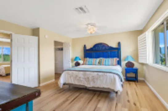 Incredible VIEWS, pool, spa, ping pong table, by GOLF course, bike and walk path