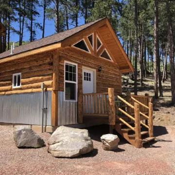 8 miles to Mount Rushmore - Sleeps 2 - King Bed