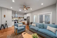 / Luxury Modern Home in Oakland with AC & WFH / 오크랜드 호텔