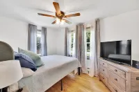 YOUR PERFECT GETAWAY! Hotels near Christmas Tree Hill Garden Center