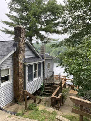Serene 2-bedroom, 2-bath lakefront retreat on scenic Staffordville Lake Hotel dekat Gay City State Park