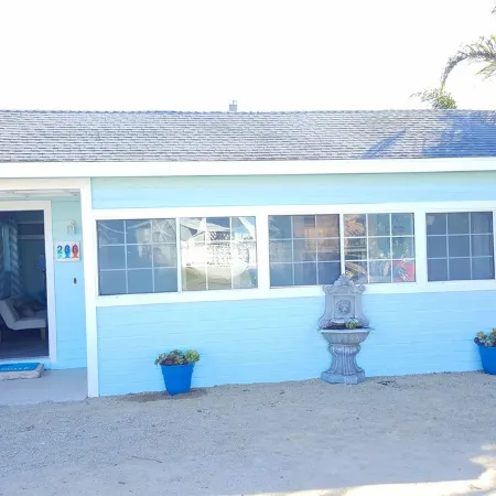 5 Minute Walk to Beach! 4 Br 2 Bath Gorgeous Private Classic California Bungalow