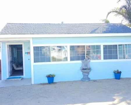 5 Minute Walk to Beach! 4 Br 2 Bath Gorgeous Private Classic California Bungalow Hotels in Grover Beach