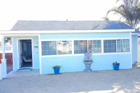 5 Minute Walk to Beach! 4 Br 2 Bath Gorgeous Private Classic California Bungalow