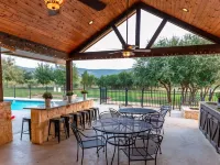 Longhorn•Pool•Cabana Kitchen•Quiet SubDiv•Sleeps 27•FREE Frio Access +VIP Perks Hotels in Concan