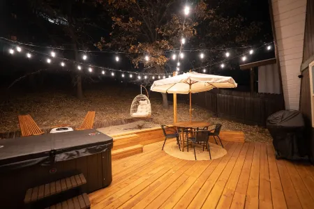 Cozy Mid Century A- Frame Cabin Romantic + Hot tub