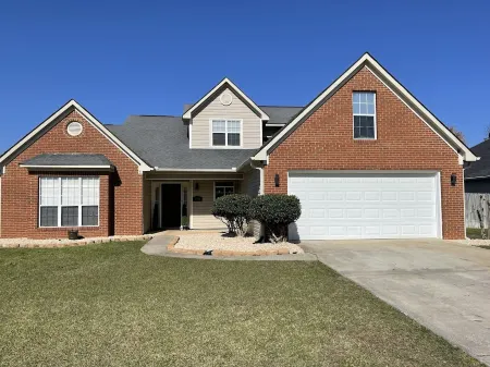 Spacious 4 Bedroom Home That Sleeps up to 8 Guests Отели рядом с достопримечательностью «Парк Уэллстон»