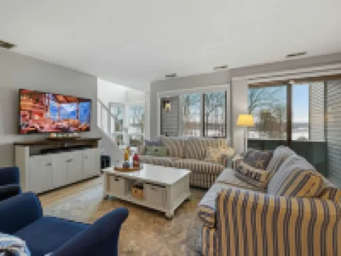 Townhome w/ amazing Paugus Bay - Lake Winnipesaukee - Views Hotels in Laconia