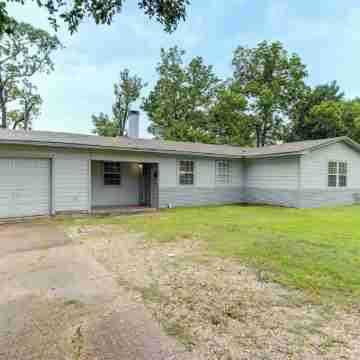 Indoor fireplace with patio and pool table Hotel Exterior