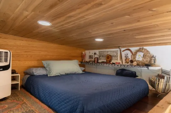 TinyHouse Oasis - Hot Tub-Bikes-FirePit-BBQ-Projector-Ax Throwing-Pet Friendly