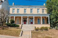 Downtown Macon Chic- Directly behind the Macon City Auditorium!