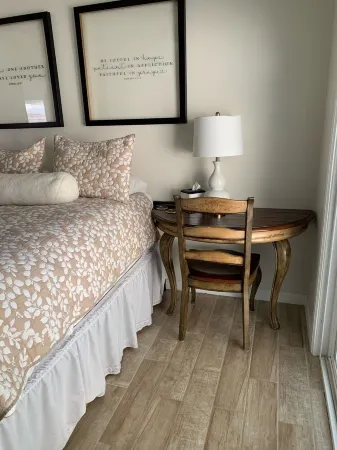 Private Entrance Queen Suite Отели в г. Керн