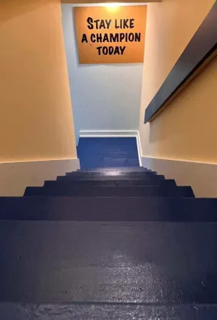 Smalstig Rockne Suites 1 mile to Notre Dame