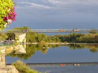 Large, tastefully renovated old house with elegant swimming pool.<br> Hôtels à : Saint-Marcel-d'Ardèche