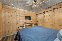 Lake House with 32' Boat Garage, No-Stairs Entrance, Wi-Fi