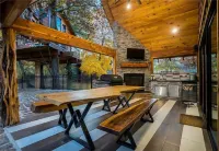 Tree House Oasis, conveniently located in the heart of Bentonville