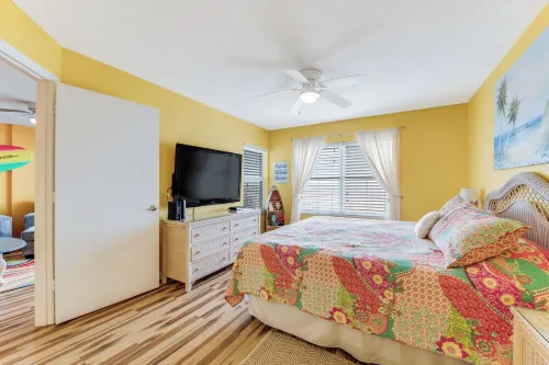 Updated Oceanfront Condo! Come and Relax by the Sea!