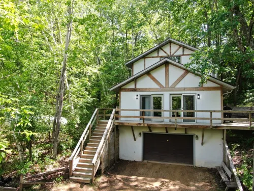 Ready to become a real love bird? Beautiful cabin to wake up hearing song birds Hotels in Wells