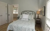 Luxurious Village Town House in the Heart of Aurora New York