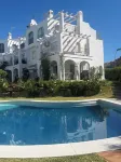 Lovely 3 bed 3 bath end villa with pool and beautiful port in Duquesa - 3-Star