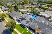 COASTAL CHIC HAVEN pool & billiards--near airport, parks and beaches