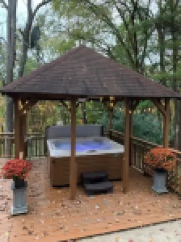 Lakeside Hideaway a spacious lodge with a lake view close to local attractions.