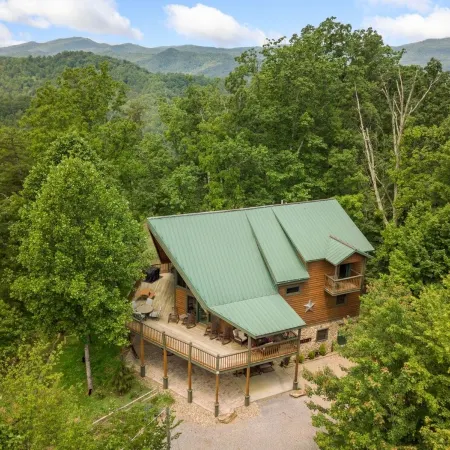 Beautiful Mountain Views - Sleeps 15, 5BR/6BA Hot Tub No Pets on 3 acres