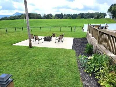 Spacious Mountain Retreat – Sleeps 12 – Pool, Hot Tub, Peaceful & Beautiful! Hotels near The Back Of the Dragon - Marion