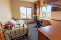 Large Lakefront Home Only Steps from D Beach! Bring Grandma-we Have an Elevator!