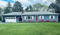 Charming 3-Bedroom Ranch 1 Minute from Mohegan Sun. Hotels in Montville