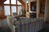 EAST WIND is lovely SOUND FRONT home in the mecca for windsurfing on HI