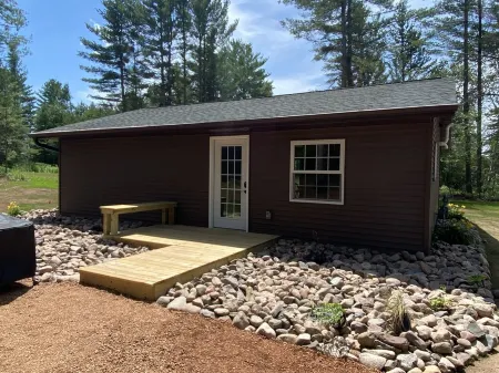 Newly Renovated Cabin (dog friendly) Отели в г. Lincoln County