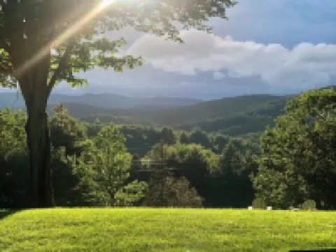 Spacious home on picturesque grounds with stunning views.  Quechee - Woodstock Hotels in Quechee