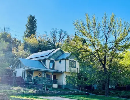 Garden Home Downtown: Splendid 3 Bedroom House in Historic Neighborhood