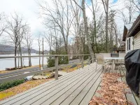 FletchersCove-DeepCreekLake-PrivateDock-HotTub Hotels in McHenry