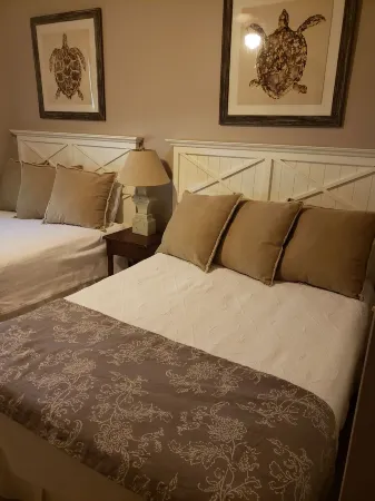 Darby's Lakehouse Retreat