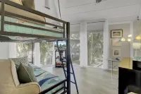 Treehouse Close to Beach, Golf Course/Lagoon View