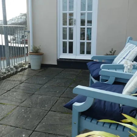 Lanescot, 1,Harbour View Apartments, North Road, West Looe