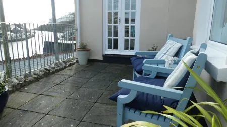 Lanescot, 1,Harbour View Apartments, North Road, West Looe