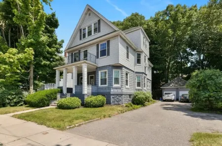 Renovated 3-bedroom apartment in Dedham - Legacy Mall Отели рядом со станцией Commuter Rail - Dedham Corporate Center- Franklin Forge Park Line