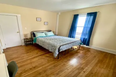 Cheerful 3-BR 2-full BR home close to Downtown Hotels near Worcester Polytechnic Institute