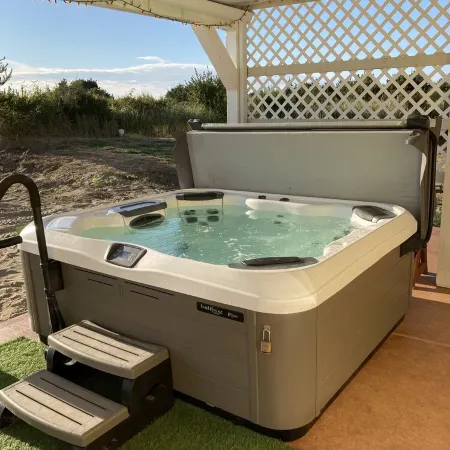 Family Fun Near Ocean Shores—Hot Tub, Elevator & Easy Dune Walk to Beach