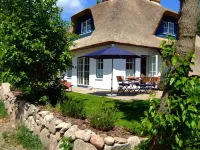 thatched holiday house Hotels in Zempin