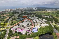 Coastal Treehouse, Heart of Destin! Walk to beach! Massive Balcony w/ Lake Views