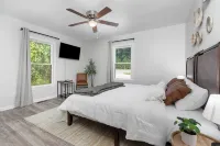 Southern Charm, 3 King Bedrooms, Central Hotels near Aspen Center