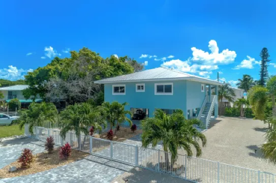 Experience the relaxation and breathtaking natural beauty of the Florida Keys.