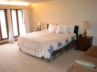 Riverfront, golf course retreat with pool! Hotels in Sharp County