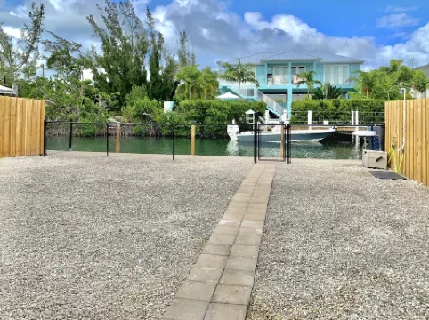 Waterfront Bliss: Stylish Canal-Front Retreat , Spacious Yard