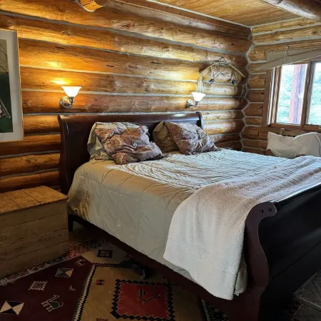 Lovely Log cabin in heart of Big Sky